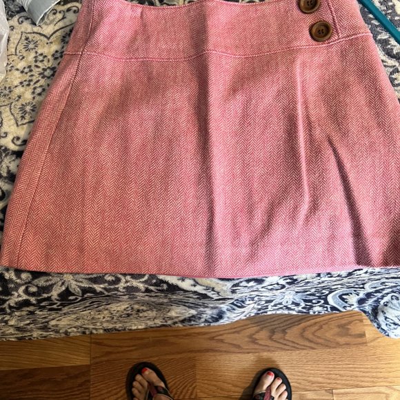 Lilly Pulitzer size 4 wool skirt with side wooden buttons side zip - Picture 4 of 6